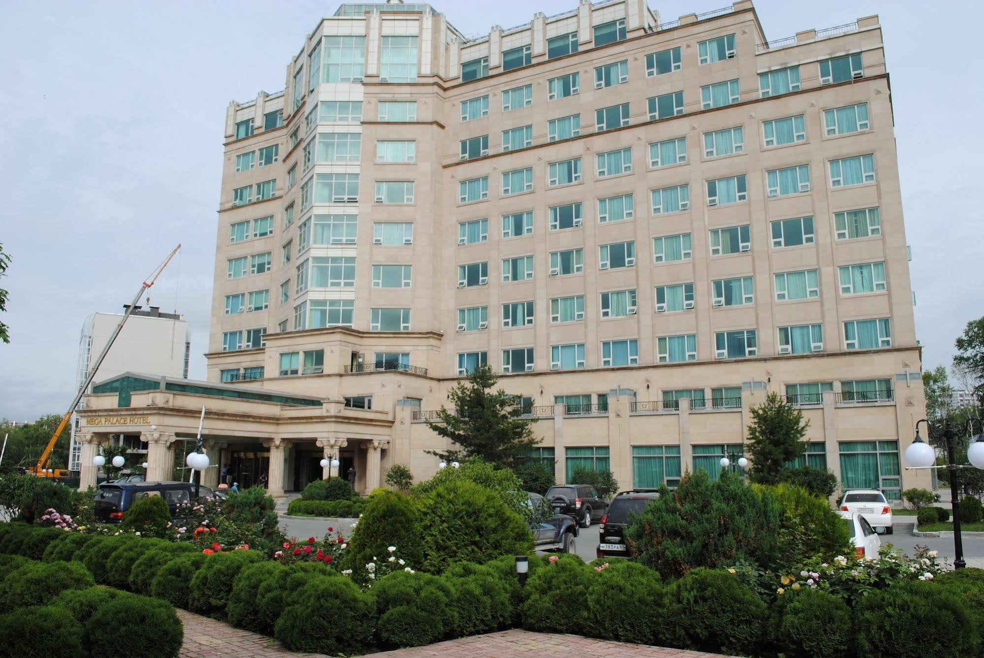 Mega Palace Hotel Yuzhno-Sakhalinsk Exterior photo